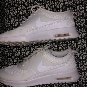 White Nike women’s shoes